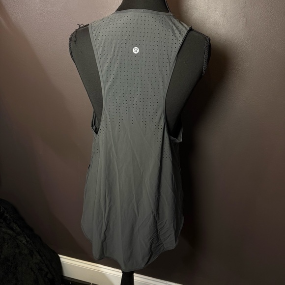 Lululemon Gray Perforated Back Muscle Tank Size 6 - Picture 4 of 5